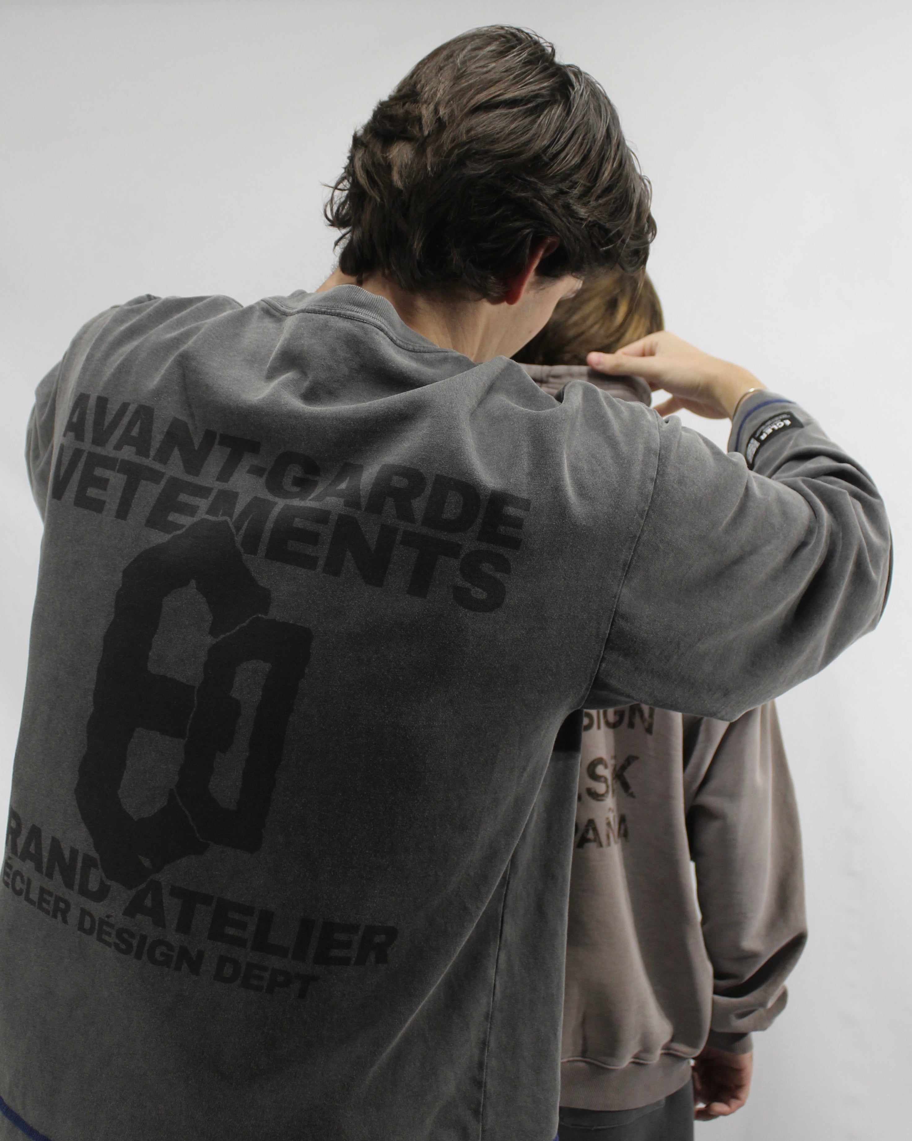 “AVANT-GARDE” LONGSLEEVE